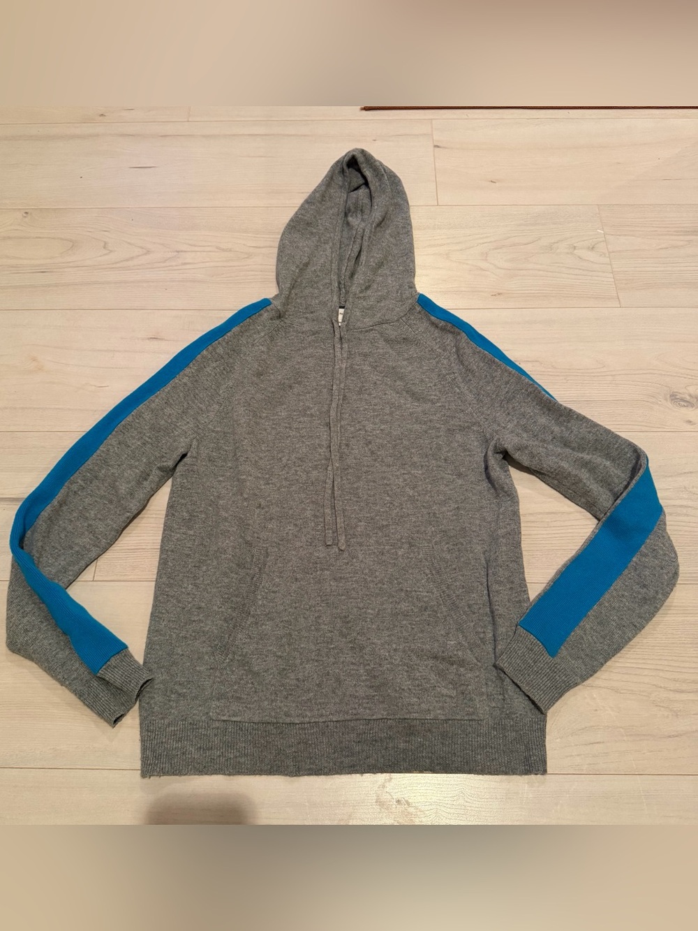 Chinti & Parker Gray Hooded Sweater with Blue Sleeve Stripes